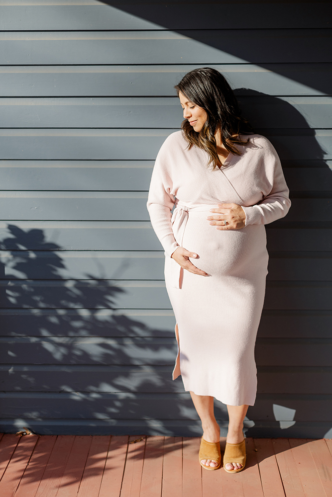 Best Tips for Beautiful Maternity Photos in Your Home is to be surrounded by natural light and calm energy.